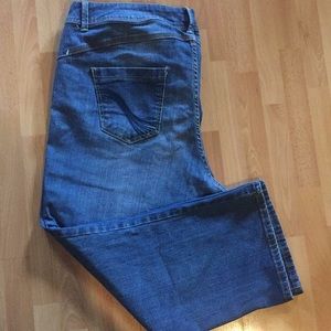 Lane Bryant Capri Jeans Genius Fit 20